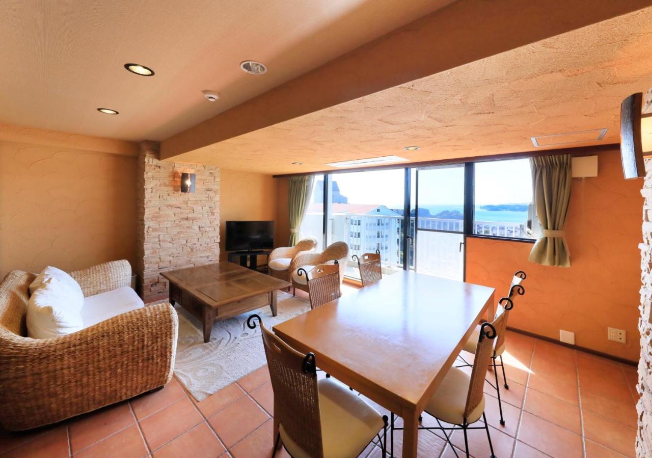 Katsuura Hilltop Hotel & Residence Extérieur photo